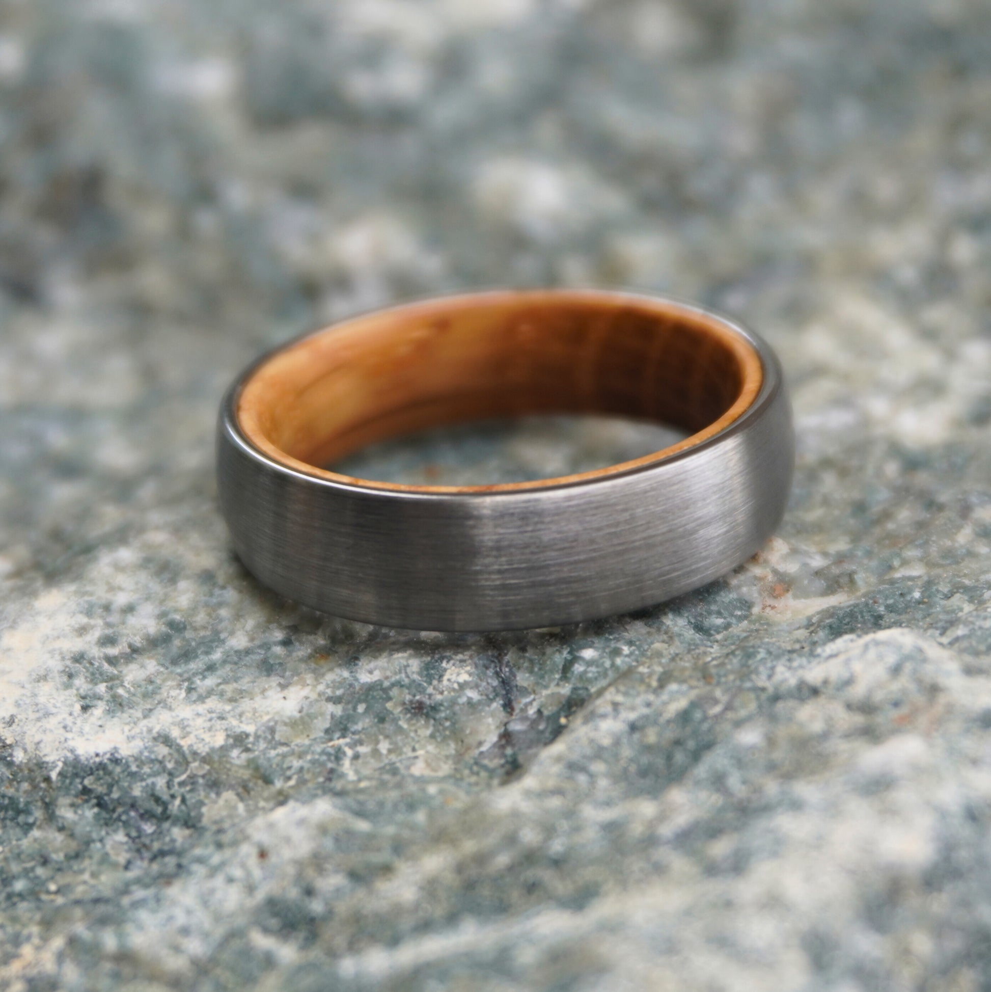 OAKKY Homme Tungstène Acier 6MM Classique Uni Brossé Mate Finition Mid OAKKY Homme Tungstène Acier 6MM Classique Uni Brossé Mate Finition Mid